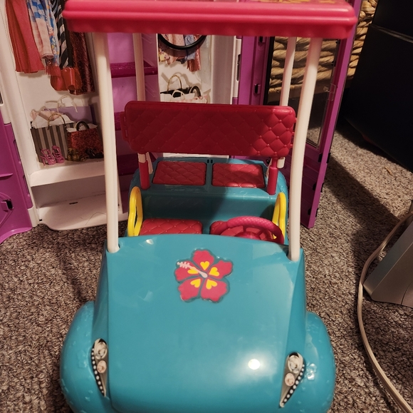 2011 Barbie's Sisters Golf Cart - Picture 3 of 4